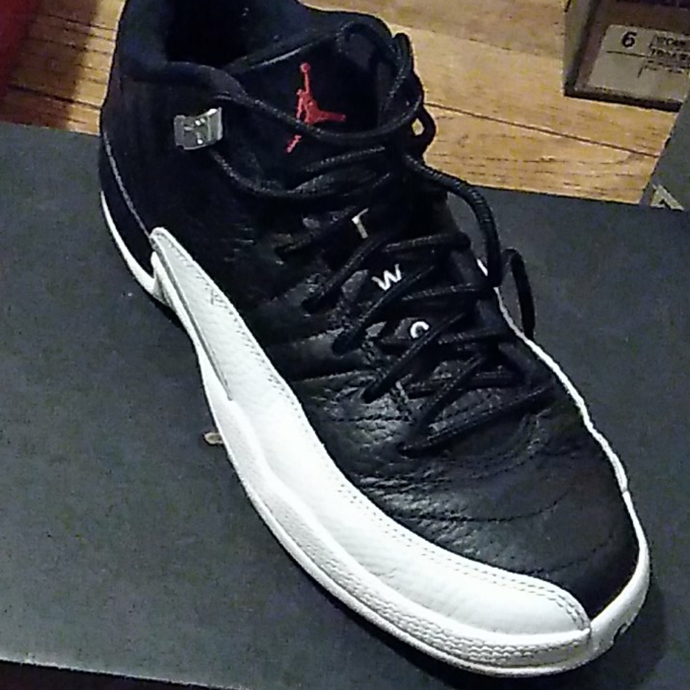 Air Jordan 12 retro low size 4 youth